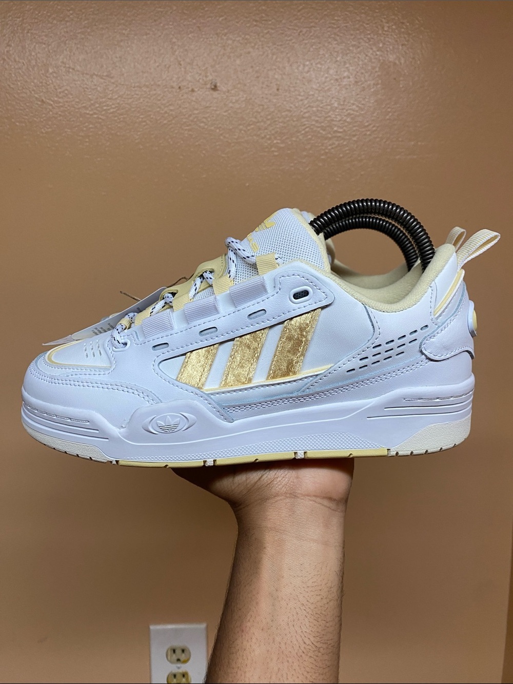 Adidas ADI2000 Women's Sneakers "White Almost Yellow Velvet" Size 7 GZ7203 - Picture 3 of 17